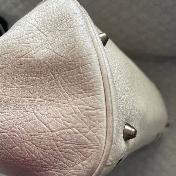 Bean Pole Handbag - Picture 5 of 9